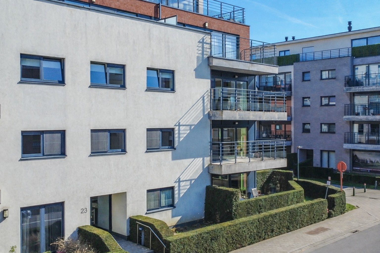 INSTAPKLAAR APP MET 2 SLAAPKAMERS, TERRAS & GARAGE! - foto 2