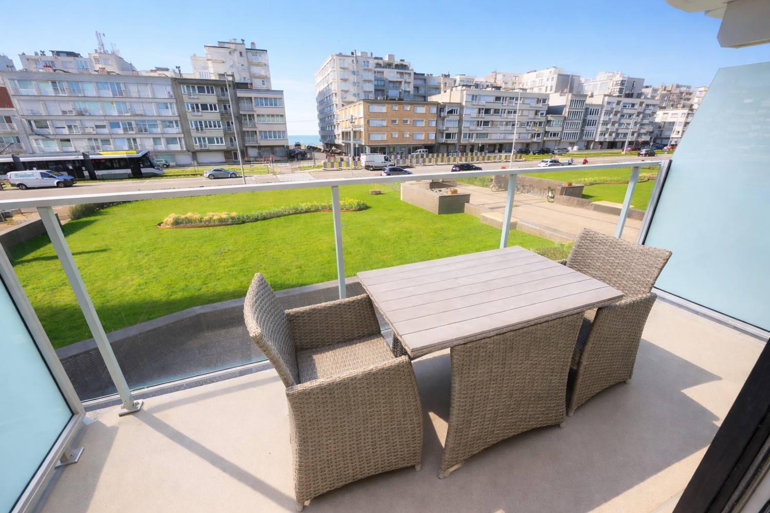 Mooi doorloopappartement met 2 terrassen en zeezicht te Oostende ! - foto 4