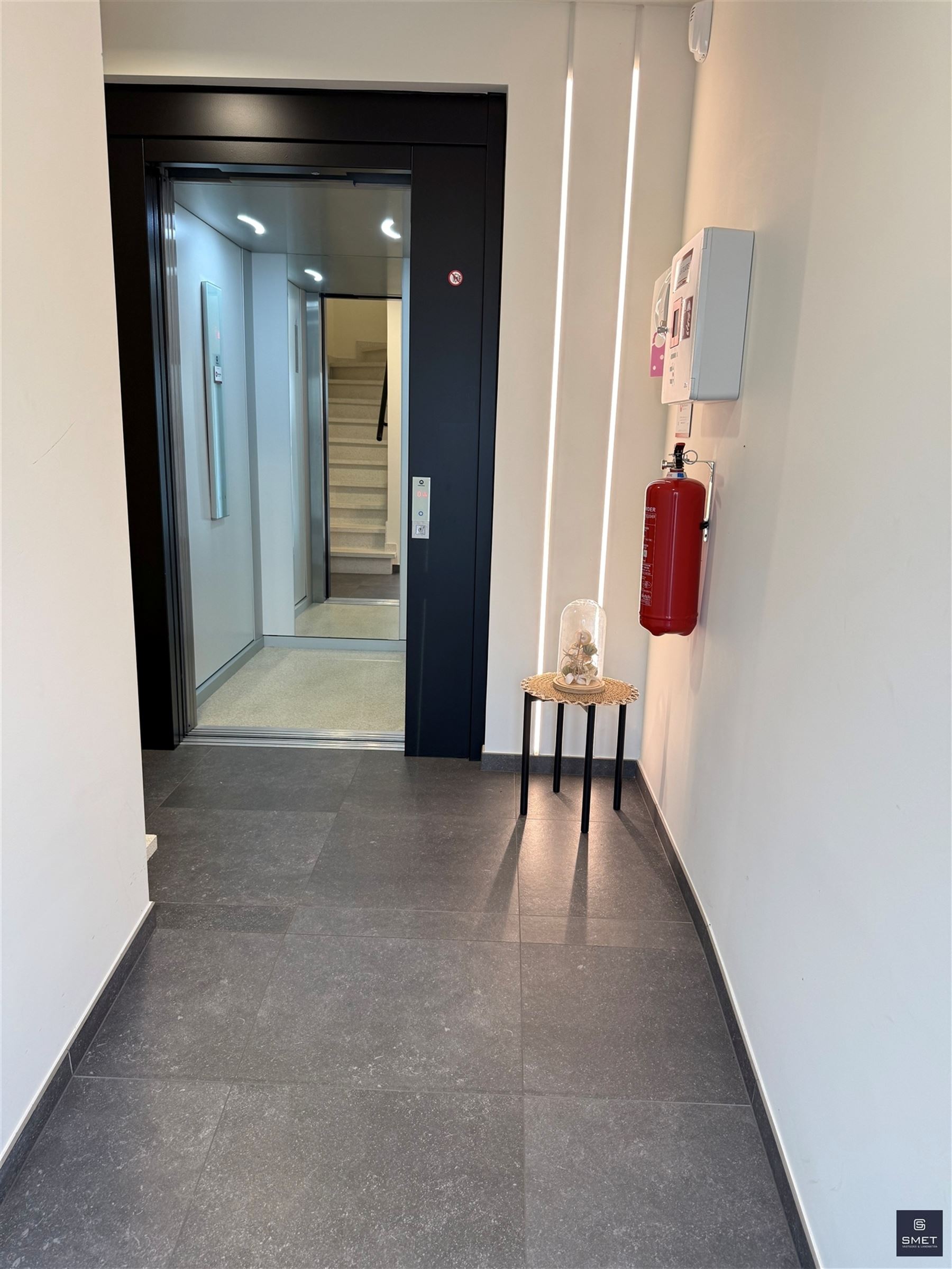 Appartement à vendre à Beveren-Kruibeke-Zwijndrecht avec 2 chambres - photo 3