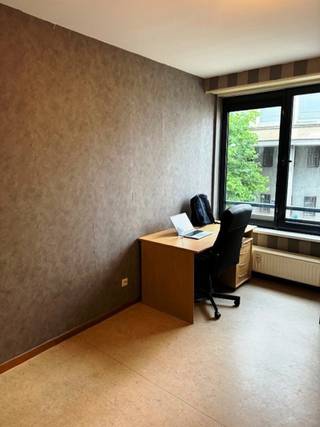 <h1>Top studio in a superb location, in the heart of Brussels, close to the Grand Place, Sablon, Botanique, Central Station, EU institutions, colleges and university.</h1>
<h1>This furnished studio of 23 m² with equipped kitchenette, separate shower room with toilet and washbasin offers every comfort.</h1>
<h1>When rented out, this studio generates a good rental income and, in the longer term, an increase in the value of property in central Brussels.</h1>