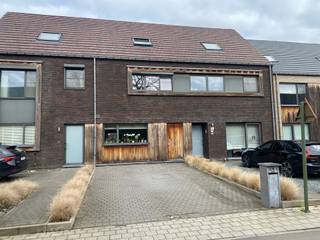 RECENTE, ENERGIEZUINIGE EN KWALITATIEVE WONING 146M² MET 3 SLAAPKAMERS, GARAGE EN TUINLigging met vlotte bereikbaarheid via A12, N16, N17 en...