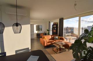 Luxueus, energiezuinig wonen met uitzicht op het groen, op een boogscheut van Gent Deze residentie heeft een ideale ligging nabij verschillende grote...