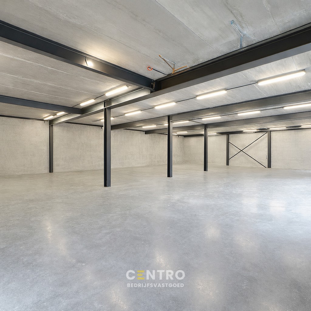 NB BEDRIJFSPAND bestaande uit MAGAZIJN met TOONZAAL/BURELEN en casco LOFT-APPARTEMENT met groot TERRAS. Op ambachtelijke zone "Schatting" te Zedelgem - foto 4