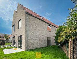 ! OPGELEVERD BIJ AKTE + MOGELIJKHEID AANKOOP 6% BTWUitstekend gelegen in hartje Sint-Michiels vlakbij centrum Brugge, diverse winkels, scholen,...