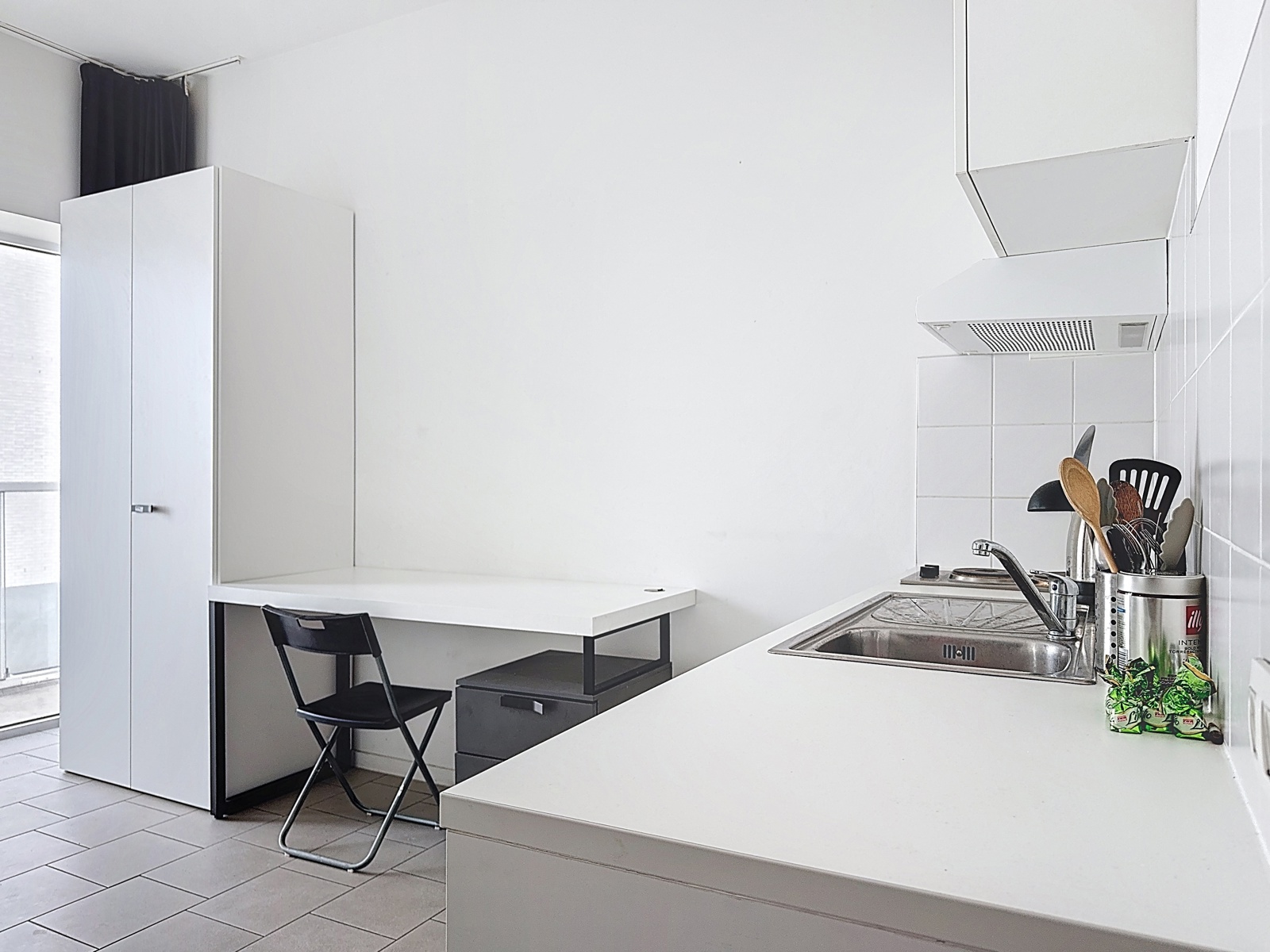 Studentenkamer met terras, kelder en parking. - foto 4