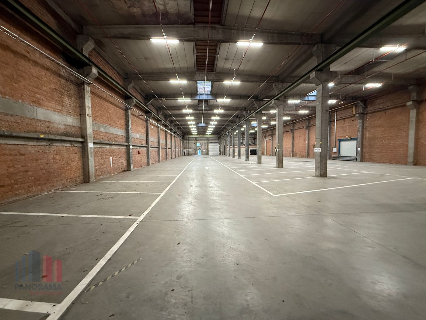 Entrepôt de 6 543 m² avec quai de chargement à louer le long de l'E17 - photo 2