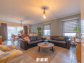 <span><strong>GELIJKVLOERS APPARTEMENT MET 2 SLAAPKAMERS, TERRAS EN GARAGE TE STOKKEM.<br /><br />TROEVEN</strong><br />- Ideaal levensloopappartement: alles gelegen op het gelijkvloers.<br />- 2 slaapkamers.<br />- Privé tuin met overdekt terras.<br />- Eigen garage.<br />- Ook ideaal als investering.<br /><br /><strong>GELIJKVLOERS (96,99 m²)<br /></strong>- Inkomhal (1,43 m x 3,85 m + 1,80 m x 1,80m = 8,74 m²): tegelvloer.<br />- Woonkamer (4,49 m x 7,69 m = 34,52 m²): tegelvloer.</span><br /><span>- Keuken (3,76 m x 3,50 m = 13,16 m²): volledig geïnstalleerde keuken met onder- en bovenkasten, lades, keramische kookplaat, dampkap, oven, koelkast, tegelvloer.</span><br /><span>- Toilet (1,80 m x 1,10 m = 1,98 m²): hangtoilet, lavabo, tegelvloer.</span><br /><span>- Berging/wasplaats (3,76 m x 1,66 m = 6,24 m²): aansluiting wasmachine en droogkast, ventilatiesysteem, tegelvloer.</span><br /><span>- Badkamer (2,69 m x 2,61 m = 7,02 m²): ingericht met badkamermeubel met enkele lavabo, onderkast en lades, douche, ligbad, tegelvloer.<br />- Slaapkamer 1 (3,85 m x 3,00 m = 11,55 m²): tegelvloer.<br />- Slaapkamer 2 (4,24 m x 3,25 m = 13,78 m²): tegelvloer.<br /><br /><strong>EXTERIEUR</strong></span><br /><span>- Overdekt terras.<br />- Prive tuin.<br />- Garage.<br /><br />Bekijkt u deze advertentie via een aanverwante vastgoedsite, surf dan zeker naar onze website <strong>www.N78vastgoed.be</strong> voor een uitgebreide beschrijving en foto's. <strong>Meer info: +32 (0)89 86 18 88 of info@N78vastgoed.be.</strong><br /></span>