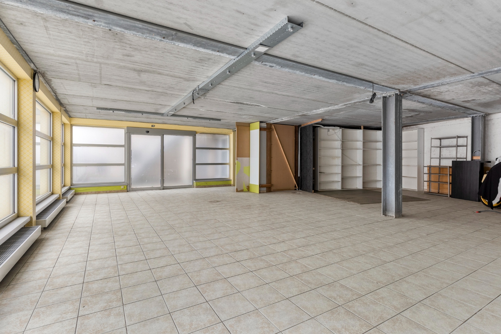 Handels- of opslagruimte met appartement - foto 2