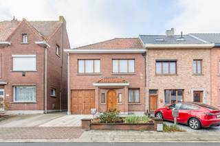 Deze charmante woning biedt alles wat je nodig hebt en meer. Op een wel uitermate goede ligging  ligt dit  bijzonder aangenaam perceel, alles wat...
