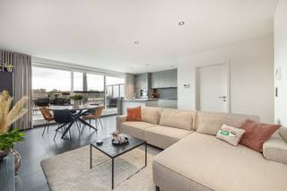 Welkom in dit prachtige appartement gelegen in het bruisende Hulshout, een echte parel voor iedereen die op zoek is naar comfort en stijl.Dit moderne...