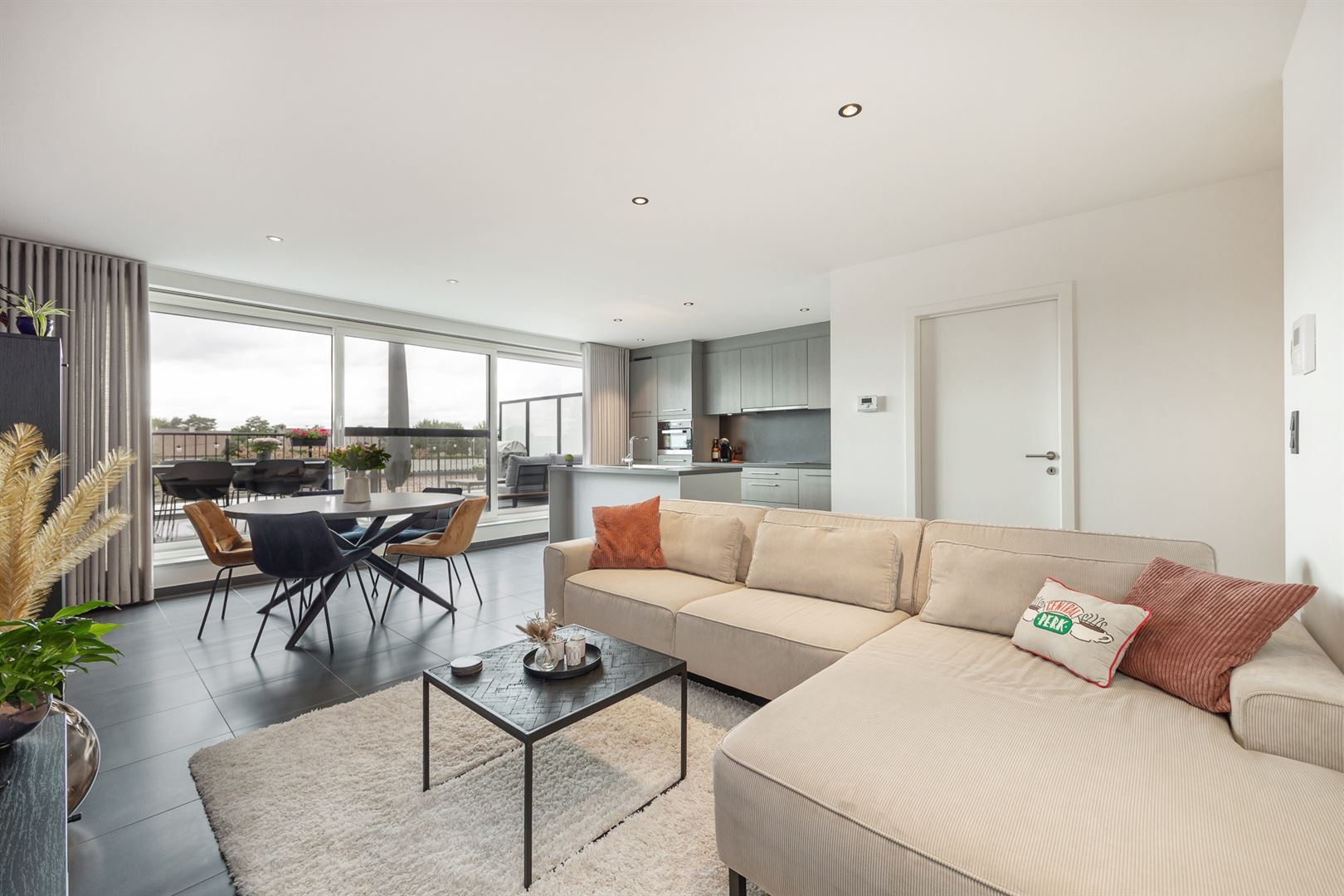 Mooi app. met garage en groot terras! - foto 3