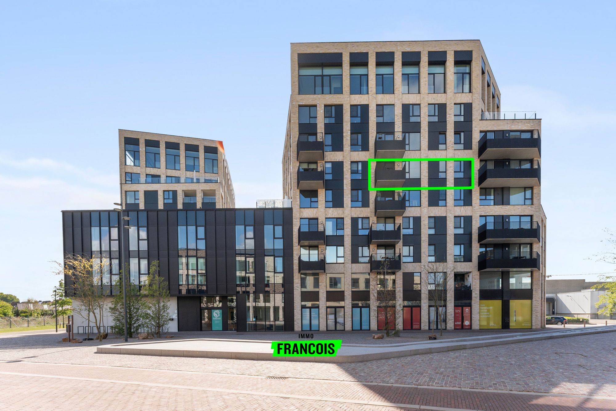 Recent 1-slaapkamerappartement met ondergrondse parkeerplaats in hartje Veurne! - foto 1