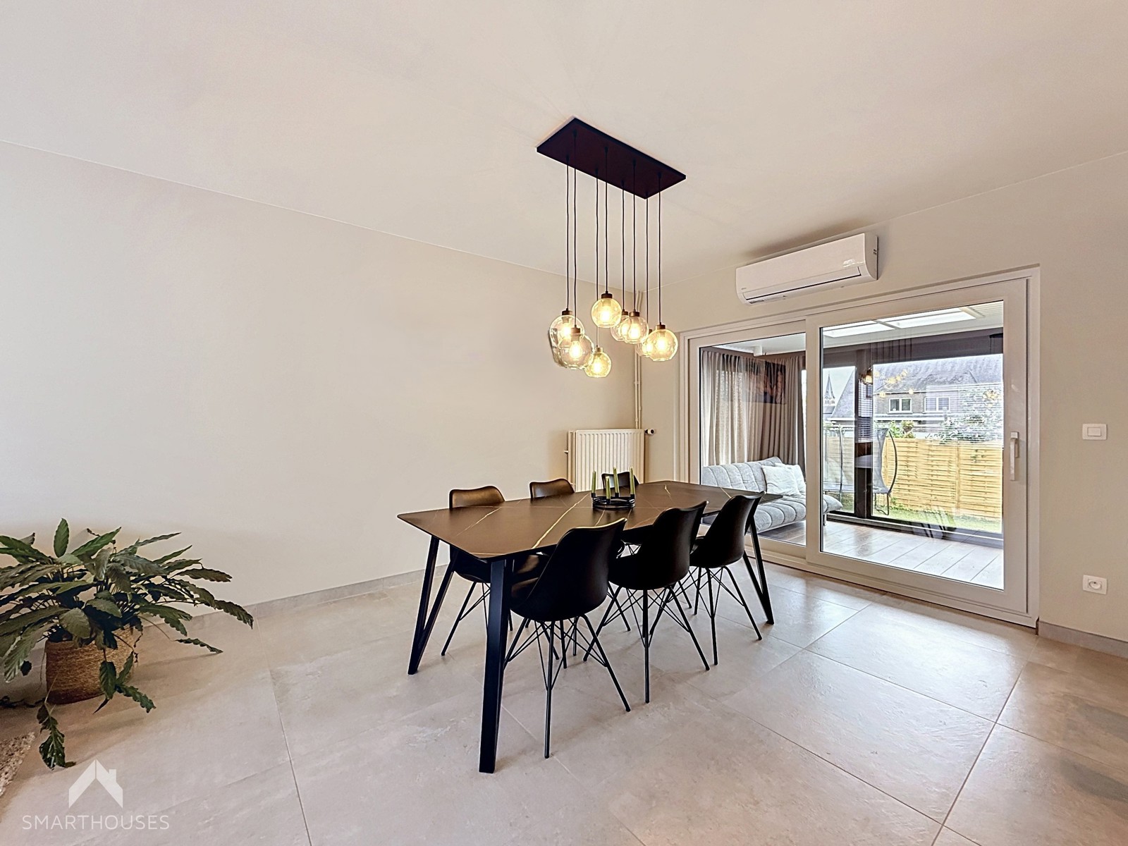 Gerenoveerde ruime halfopen woning met 4 slpks en dressing - foto 5