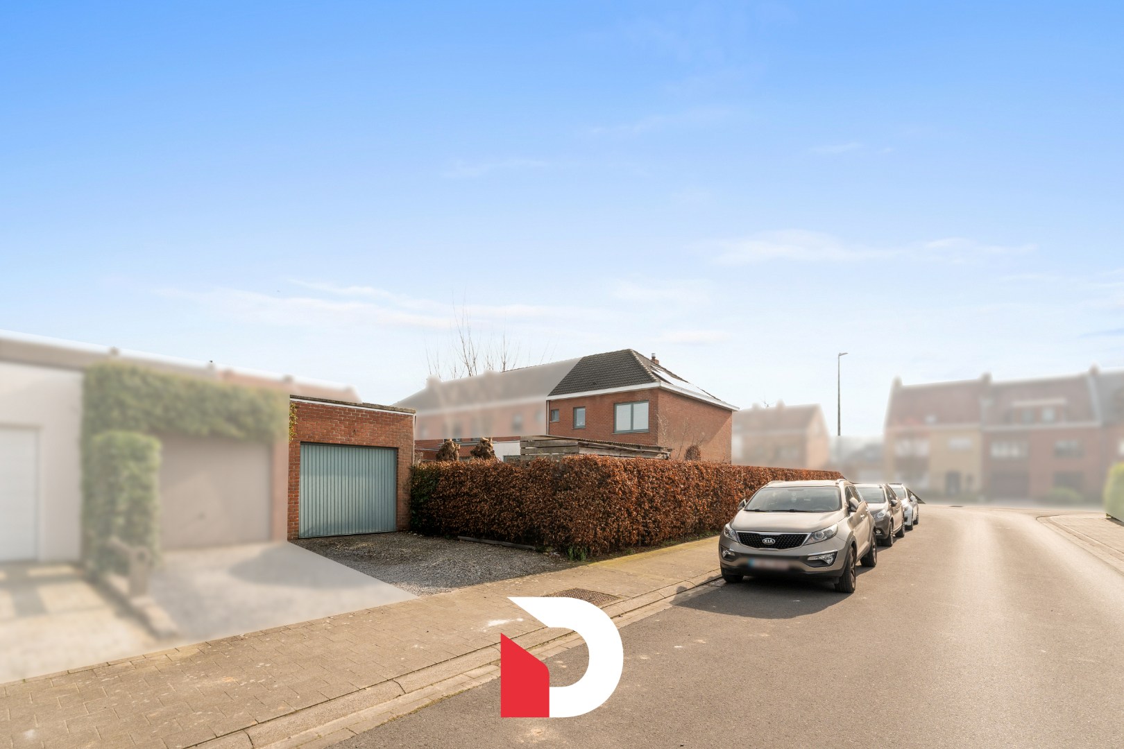 Ruime halfopen woning + apart perceel met garage op een rustige ligging te Sint-Kruis. - foto 2