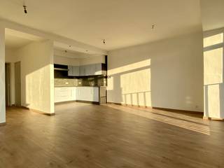 Gerenoveerd 2slk appartement met subliem zicht.Dit appartement is gelegen op het vierde verdiep. Een vrij maar vooral uniek zicht over Kortrijk is...