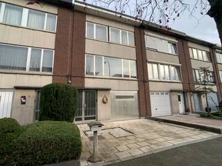 Ontdek deze charmante eengezinswoning met een bewoonbare oppervlakte van 150 m² op een perceel van 167 m² in het centrum van Merksem!Deze woning werd...