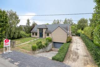 Kom en ontdek deze ruime villa met 5 kamers en veelzijdige mogelijkheden in Desselgem. De villa (2000) is gelegen op een perceel van ca...