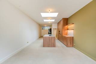 Bent u op zoek naar een woning waar werkelijk aan elk detail is gedacht? Deze recent en hoogwaardig gerenoveerde woning te koop aan de...