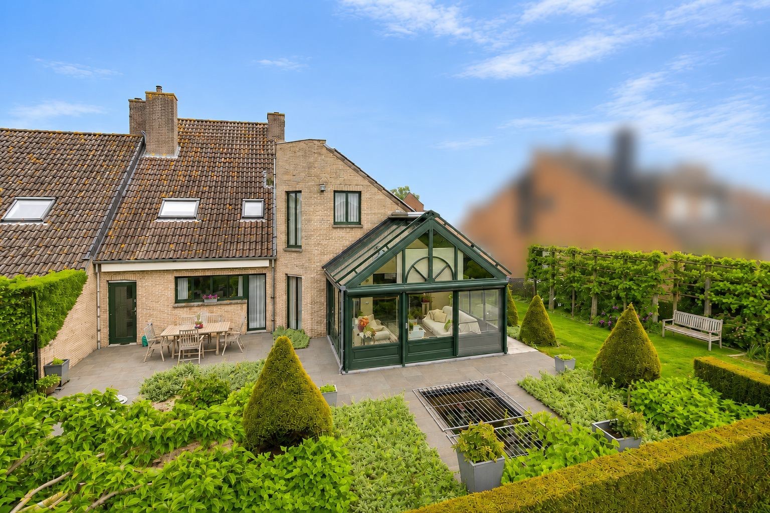 Ruime halfopen bebouwing met 4 slaapkamers, veranda en grote tuin te koop in Oudenburg - foto 5