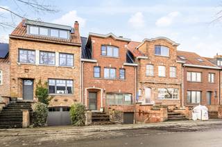 Langs de Karel van Manderstraat te Sint-Kruis, centraal gelegen aan de stadsrand van Brugge, bevindt zich dit uitzonderlijk ruim huis (EPC 210) op...