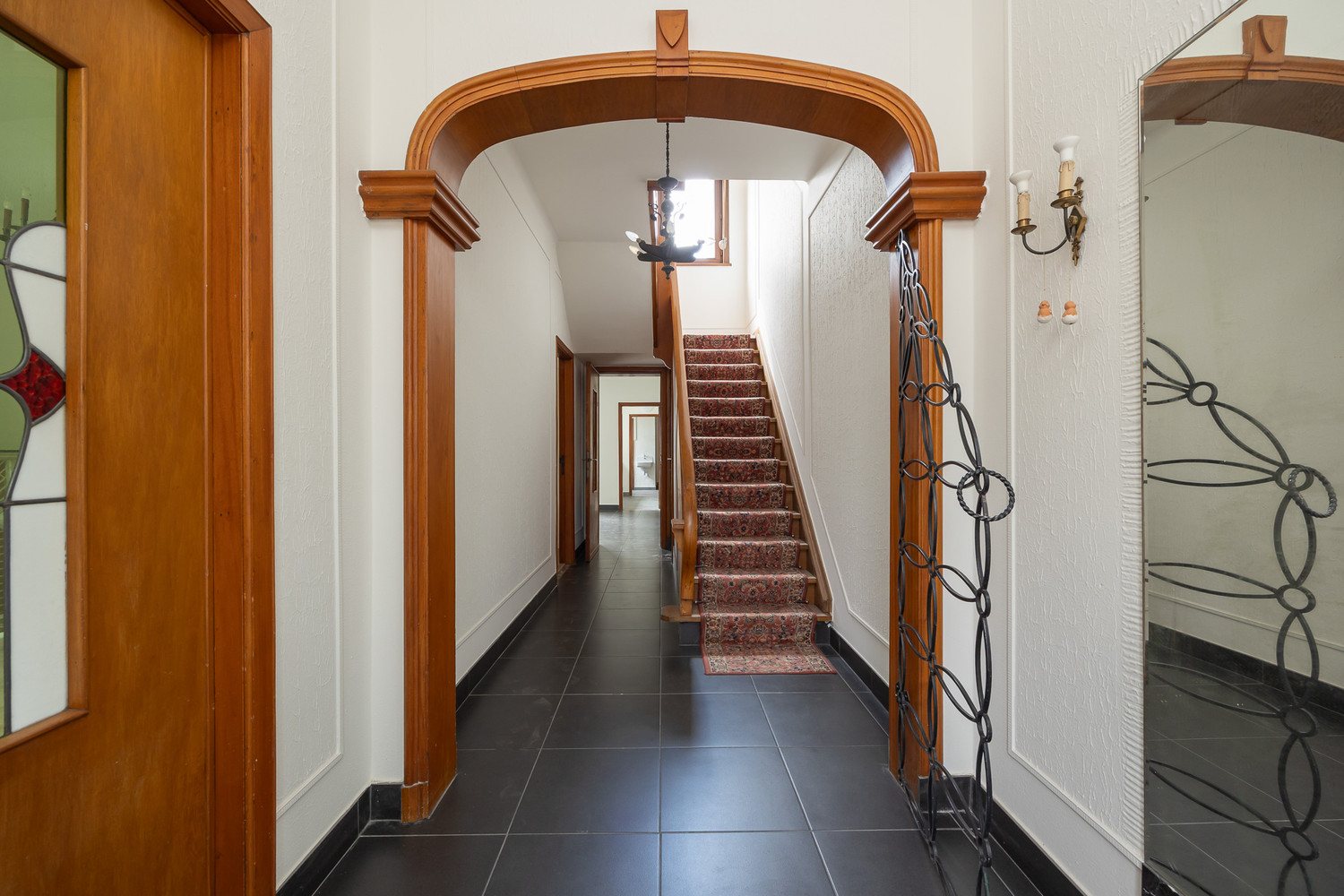 Volledige gerenoveerde gezinswoning (4slk) met ruime tuin - photo 2