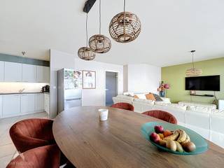 <p>Instapklaar en energiezuinig appartement gelegen op een toplocatie op slechts 500 meter van het strand en in de onmiddellijke nabijheid van winkels, horeca en openbaar vervoer, bestaande uit een inkomhal met vestiairehoek, een apart toilet, een lichtrijke leefruimte met open, volledig geïnstalleerde leefkeuken en aansluitend een zonnig terras van 11 m². Verder beschikt het appartement over een praktische was- en bergruimte, een badkamer voorzien van bad, douche en dubbele lavabo en drie volwaardige slaapkamers die uitgeven op een tweede, rustig gelegen terras van 12 m². Dankzij de doordachte indeling, de twee ruime terrassen en de uitstekende ligging vormt dit appartement de ideale combinatie van wooncomfort en bereikbaarheid. Ideaal voor eigen bewoning, als tweede verblijf of als investering.</p>
<p>Extra troeven:</p>
<ul>
<li>Energiezuinig (EPC-label B)</li>
<li>Conforme elektriciteit</li>
<li>Drie volwaardige slaapkamers</li>
<li>Twee ruime terrassen van 11 m² en 12 m²</li>
<li>Open en volledig geïnstalleerde leefkeuken</li>
<li>Op slechts 500 meter van het strand</li>
<li>Nabij winkels, horeca en openbaar vervoer</li>
<li>Kleinschalige residentie</li>
<li>Instapklaar</li>
</ul>
<p>Te koop zonder makelaar via het concept van Smart Houses. Wenst u meer informatie of een bezoek? Contacteer rechtstreeks de eigenaar <span>+32489175734</span></p>