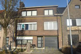 Dit aangename appartement van +/-95 m² bevindt zich op de eerste verdieping van een kleinschalig gebouw (zonder lift) en geniet van een...