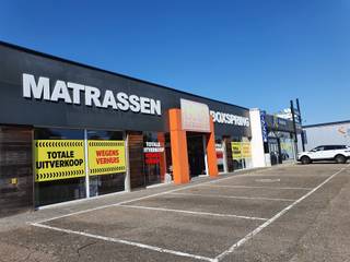 <p><span> </span></p><p><span> </span></p><p><span>Handelsruimte van 1000m².</span></p><p><span> </span></p><p><span>Op een uiterst commerciële locatie.</span></p><p><span>Aan de bekende winkelboulevard tussen Hasselt en Genk.</span></p><p><span>Buren zijn de Axion, Gamma, Fun, XL-keukens, Zeeman,...</span></p><p><span> </span></p><p><span>Vg, Wg, Gdv, Gvkr, Gvv, Gog</span></p>