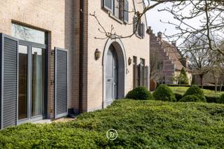 In the heart of residential Hoog-Linden stands this timeless family villa, built in 2001 to the highest standards and meticulously maintained...