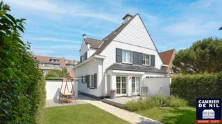 Knokse charme verborgen in een paadje op een zeer centrale ligging, net naast het commerciële centrum van Knokke en op wandelafstand van de...