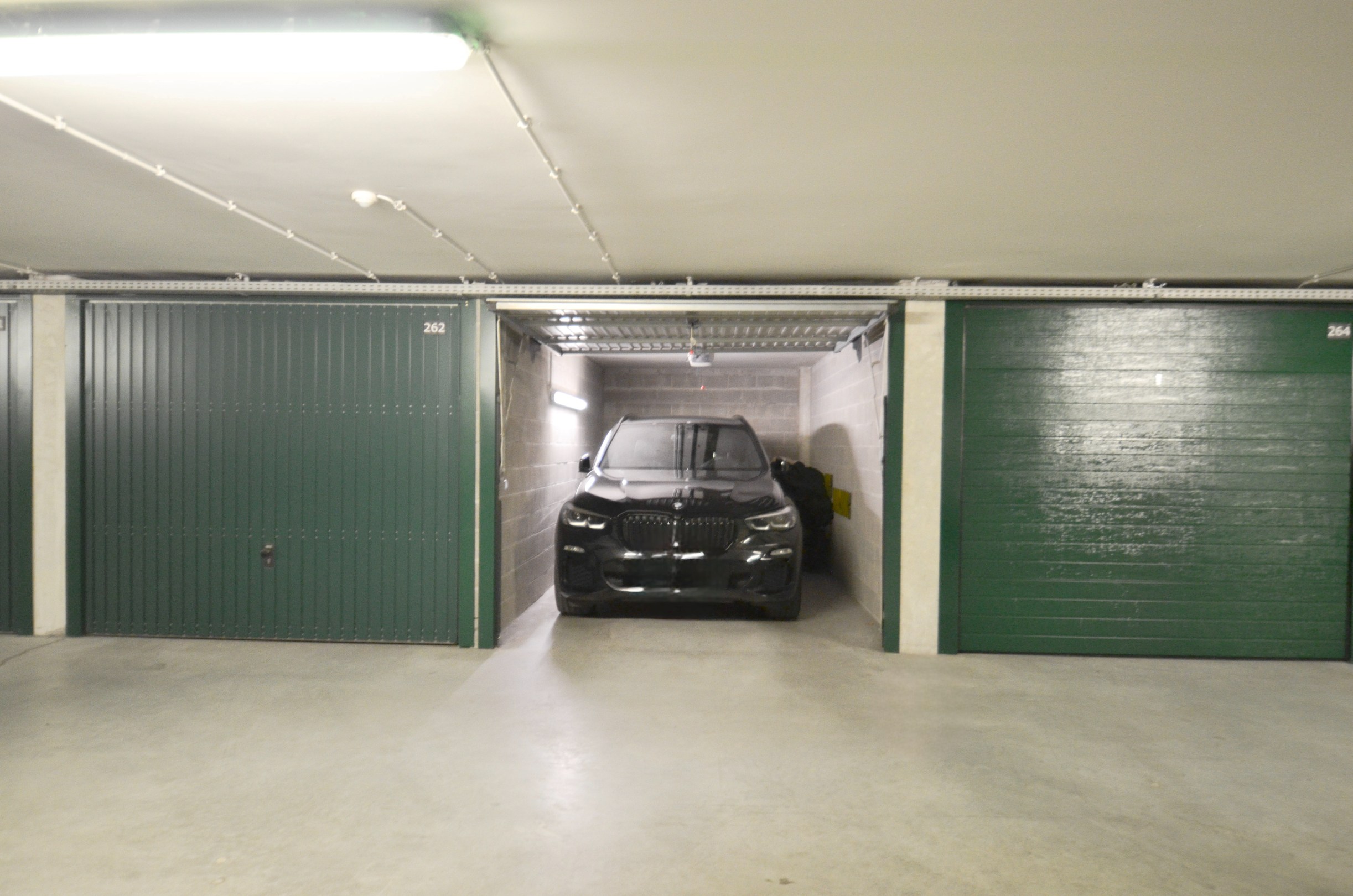 Gesloten garagebox gelegen aan het Lichtorenplein. - foto 3