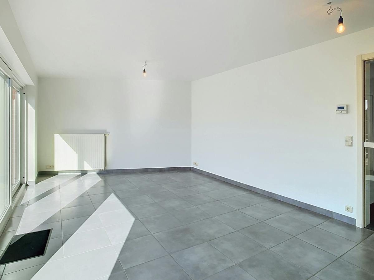 Lichtrijk en recent 2 slaapkamerappartement te huur! - foto 5