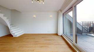 Ontdek dit lichtrijke duplex appartement, ideaal gelegen in het hart van Heist, op wandelafstand van winkels, openbaar vervoer en alle...