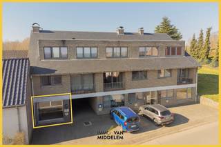 Immo Van Middelem propose à la vente ce bureau lumineux d’environ 25 m², situé à distance de marche du centre d’Essene (Affligem). Le garage...