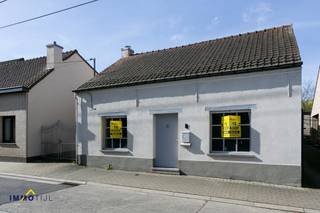 Centraal gelegen woning met prachtige tuin!Deze woning beschikt op het gelijkvloers over een gezellige woonkamer, ruime ingerichte keuken , badkamer...