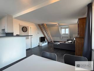 Mooi duplex-appartement met 2 slaapkamers en terras! <br /><br />Bent u op zoek naar een mooi appartement op toplocatie nabij het centrum van Herenthout?<br /><br />Dit charmant duplex-appartement is gelegen op de tweede verdieping en bestaat uit een woonkamer met open keuken, badkamer, twee aparte toiletten, twee slaapkamers, ruim terras, zeer ruime kelder en carport en een gemeenschappelijke fietsenstalling! <br /><br />Alle verbruik is individueel en de gemeenschappelijke kosten bedragen 60,00 euro per maand. <br /><br />Het appartement is beschikbaar vanaf 01/09. <br />De EPC-waarde bedraagt 114 kWh/m² (Label B) <br /><br />Hebt u interesse in dit mooie duplex appartement? <br />Contacteer ons via info@debaco.be of bel ons op 014/73.77.77 voor een bezoek ter plaatse!