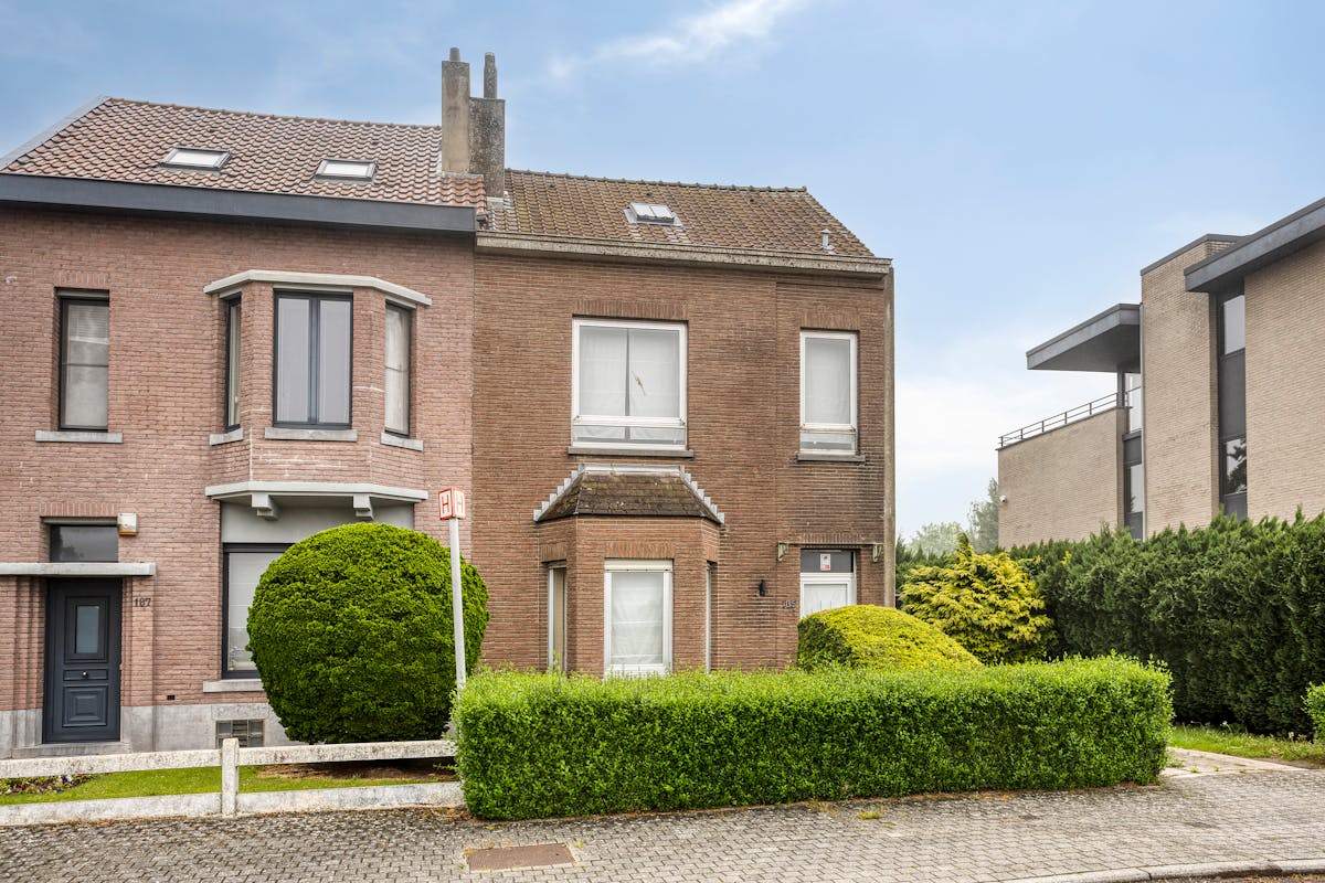 3-gevelwoning met veel potentieel en uitzonderlijke tuin (Grens Dilbeek) - foto 2