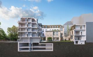 <p><span>Uniek Appartement in de 'Botanic Garden' met een prachtig Zuidterras van 36m²</span></p><p><span> </span></p><p><span>Ontdek het meest prestigieuze woonproject in centrum Antwerpen, "Botanic Garden" </span></p><p><span> </span></p><p><span>Dit subliem afgewerkte appartement op tweede verdieping baadt in het licht.</span></p><p><span> </span></p><p><span>Plafondhoogte van 2,90m, 22 meter gevelbreedte, grote ramen in franse stijl, leefruimte van 30m² op massief eiken visgraatparket, aparte high-tech keuken 16m², ... dit alles met een fantastische view op de aangelegde binnentuin.</span></p><p><span> </span></p><p><span>Het appartement is ingedeeld met twee master-suites en twee luxe badkamers met inloopdouche en ligbad. Extra troef is de DERDE kamer aan het terras.</span></p><p><span> </span></p><p><span>Vanuit de garage op -1 geeft de lift toegang tot de inkomhal van het appartement. In de hal is één gastentoilet en een vestiaire.</span></p><p><span> </span></p><p><span>Dankzij (1) de Ligging, (2) de Kleinschaligheid en (3) de Afwerking is dit het meest exclusieve nieuwbouw- woonproject in Antwerpen Centrum. Geen trams, geen bussen en gebouwd rond een privé binnentuin. </span></p><p><span>Dus mooi zicht, zowel vooraan als achteraan.</span></p><p><span> </span></p><p><span>Rechtover het hotel 5 ***** hotel Botanic Sanctuary Antwerpen, met al zijn faciliteiten.</span></p><p><span> </span></p><p><span>Wij nodigen u graag uit ter plaatse, Bel Paul 0489 034 000</span></p><p><span> </span></p><p><span> </span></p>