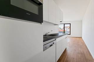 In het bruisende hart van Antwerpen, vlakbij de hippe Slachthuissite treffen we dit één-slaapkamer appartement aan de Twee Netenstraat...