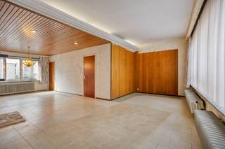 Are you looking for a home that you can decorate completely according to your own taste? This house to renovate located in Nolet De Bauwerestraat 8...