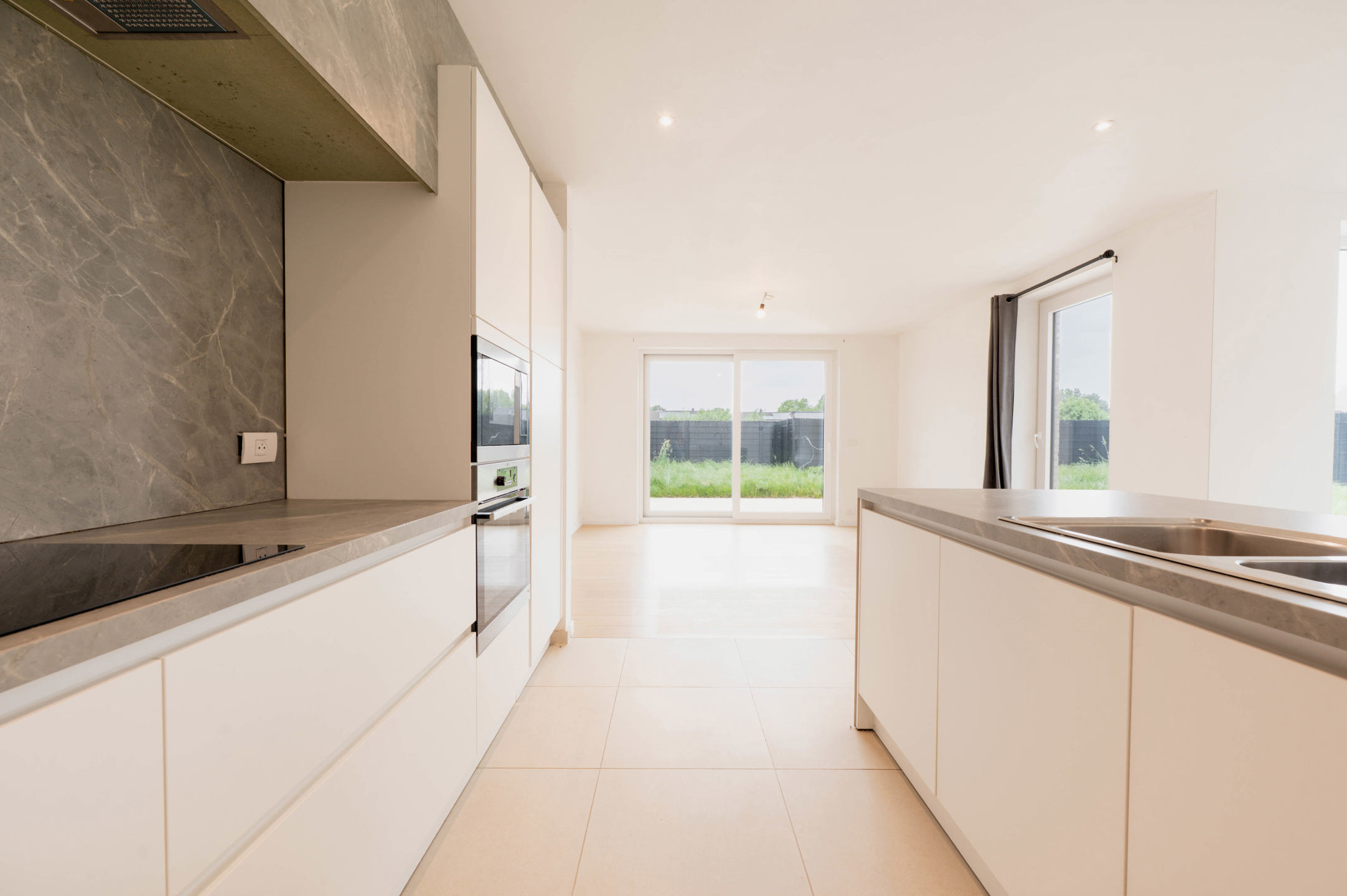 Halfopen moderne woning met zonnige tuin - foto 4