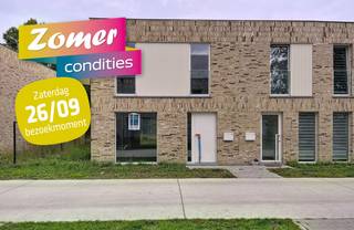 Deze HOB op lot 7 is gebouwd op een perceel van 192 m² en achteraan ontsloten door een uitweg die uitgeeft op jouw eigen parkeerplaats. De tuinomheining en tuinhuis worden voorzien.<br /><br />GLVLS: inkom, wc, ruime living met ingerichte keuken met eiland en berging. De grote raampartijen zorgen voor veel lichtinval.<br />1ste VERD.: drie slpk, wc, badk. met ligbad, douche en badmeubel met dubbele lavabo en berging.<br /><br />Energieneutrale woning (E-peil -14! = A+label) dankzij het doorgedreven isolatiepakket, warmtepomp met vloerverwarming (+ koeling), zonnepanelen (6480 wp) en ventilatiesysteem D. Hiermee voldoe je aan de toekomstige normen en bespaar je uitermate op je woonkost.<br /><br />Ideaal gelegen in residentiële omgeving vlakbij tramhalte en vlotte fietsverbinding naar centrum Gent. Winkels en scholen zijn vlakbij. <br /><br />De kers op de taart? Een nieuwbouwwoning die sneller beschikbaar is én waar je zelf nog je keuken, badkamer, vloeren etc. kan kiezen! Voor de binnenafwerking kan je rekenen op de begeleiding én expertise van ons team en onze partners <br /><br />De vermelde prijs is excl. btw en kosten.<br />Meer info via 09 280 60 60 of info@durabrik.be.<br /><br />Download de brochure op https://durabrik.immo/wondelgem<br /><br />* Afbeeldingen en oppervlaktes zijn indicatief.