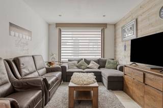 Op zoek naar een ruime woning in het hart van Waregem? Deze rijwoning met 3 slaapkamers en een praktische indeling is ideaal voor gezinnen of wie...