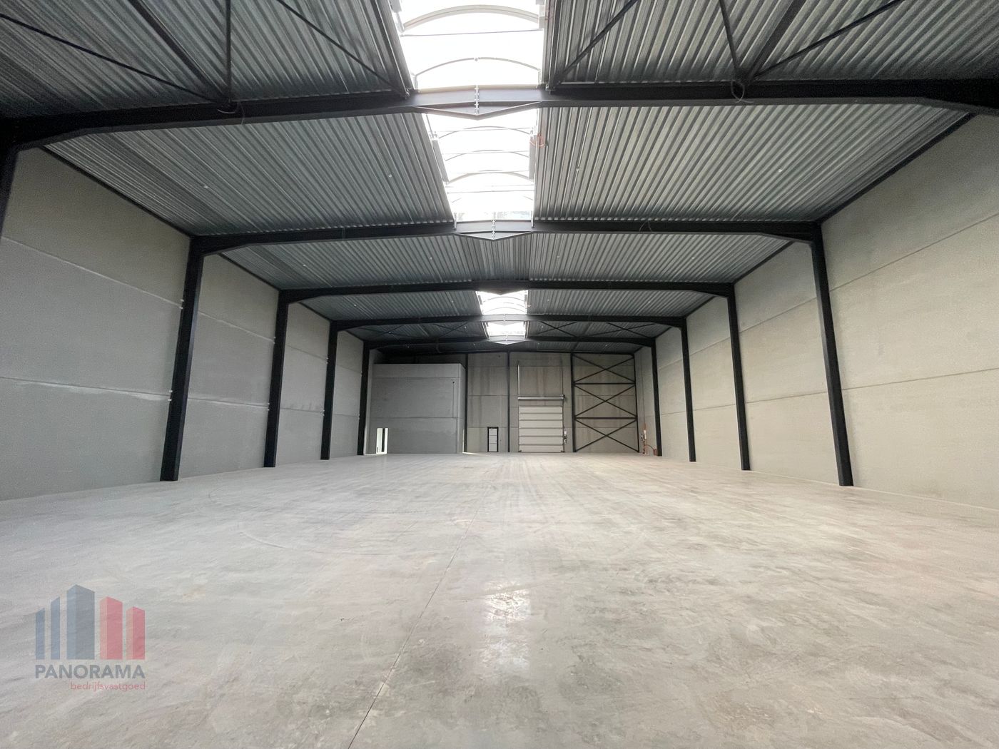 MAGAZIJN VAN 917 m² MET KANTOOR TE KOOP IN OOSTKAMP - foto 4