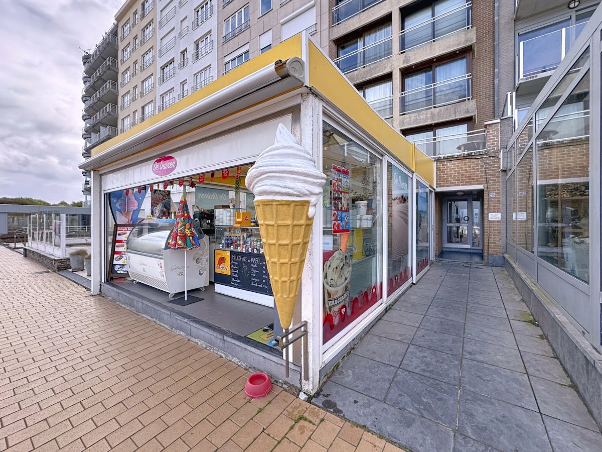 Commercial property with frontal sea view in Blankenberge (82m²) - photo 2