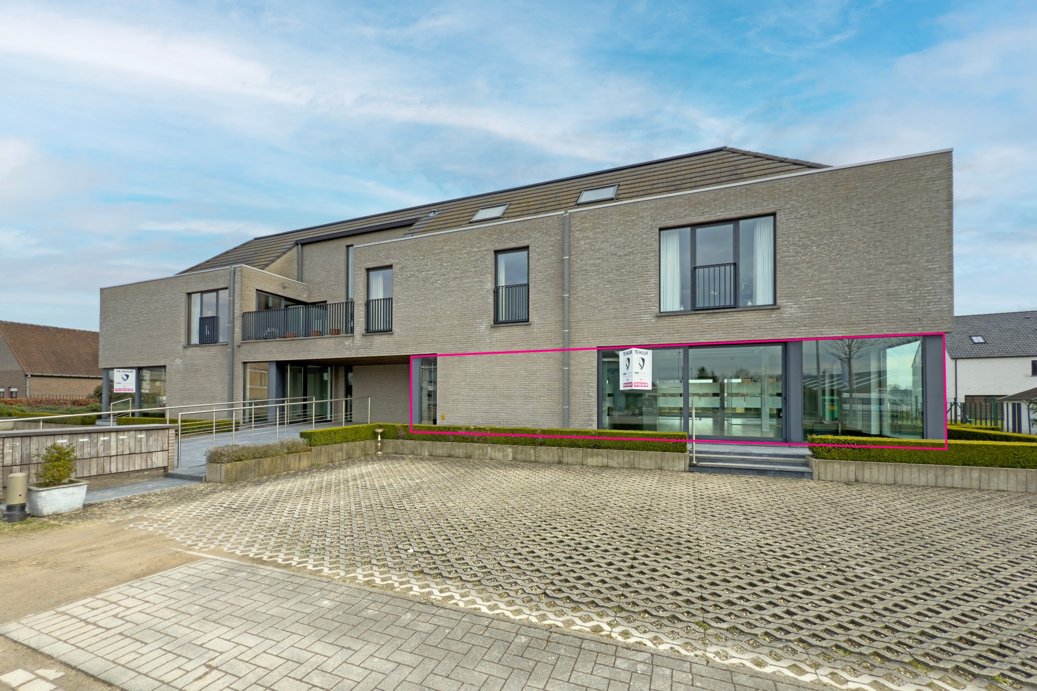 Handelsruimte/kantoorruimte 188 m² gelegen langs de Rijksweg te Zulte - foto 1