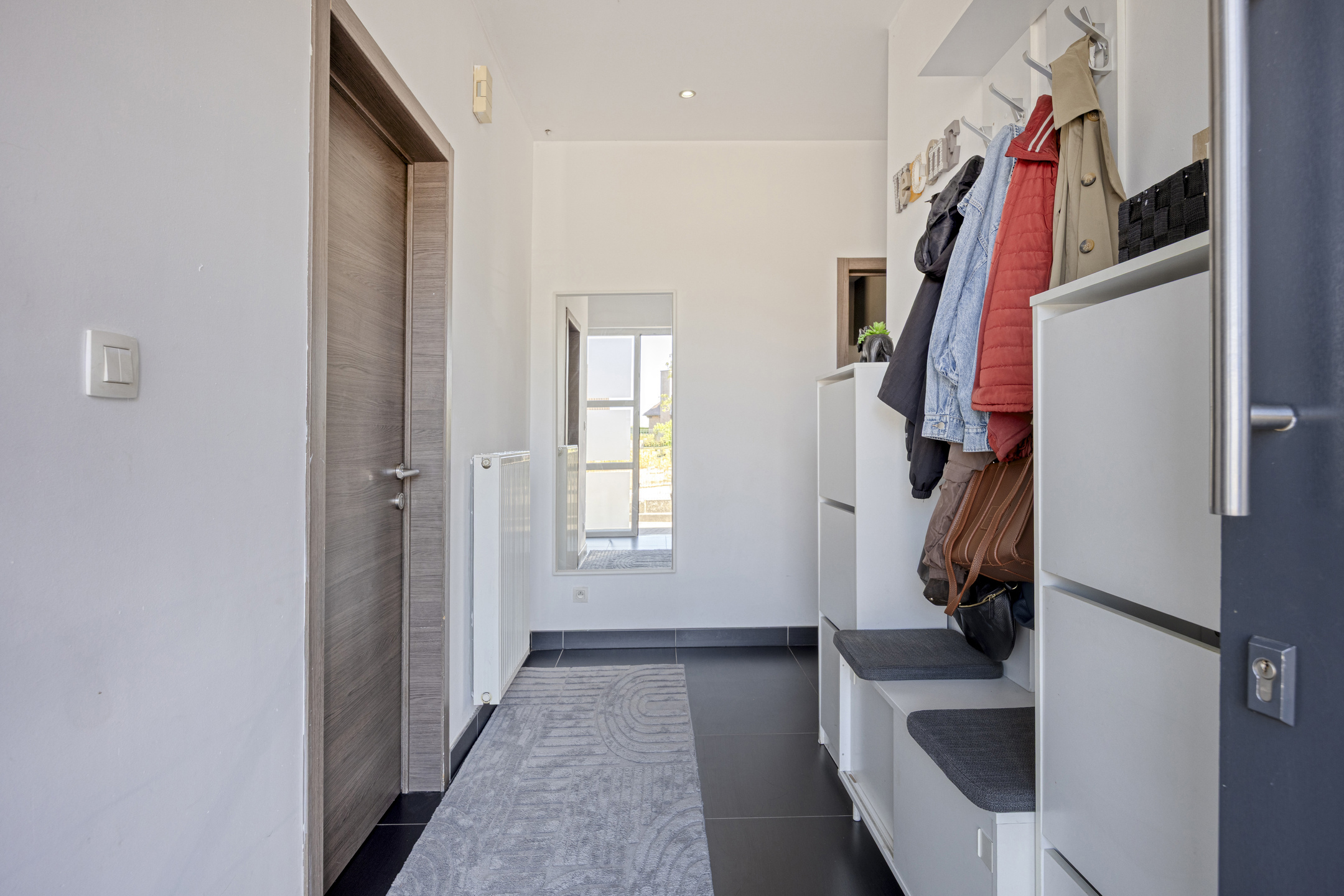 Ruime gezinswoning van 215 m² met vier à vijf slaapkamers en tuin - foto 4