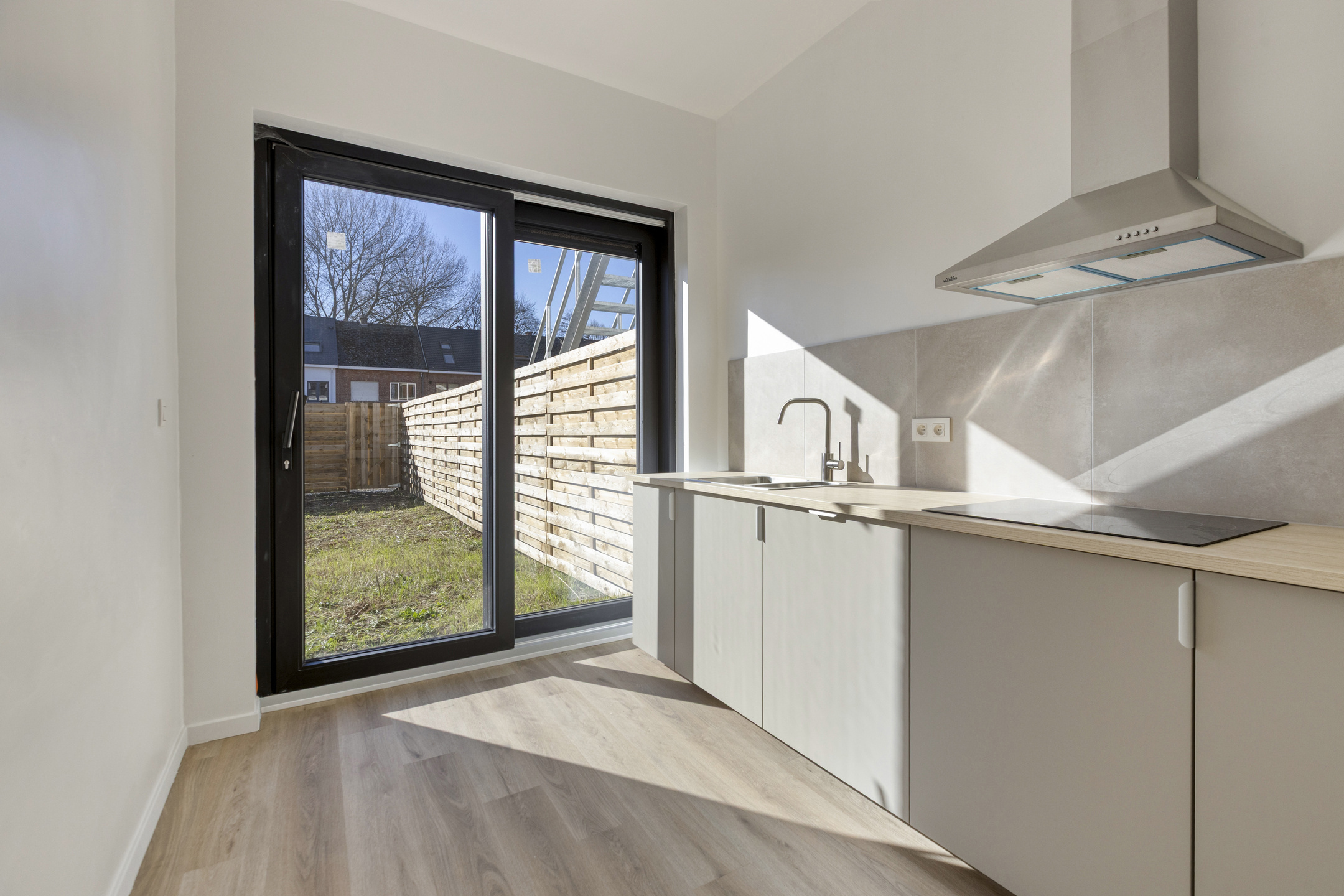 Woning met 4 slaapkamers, 2 badkamers en 2 autostaanplaatsen - foto 5