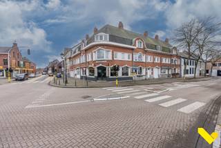 Commercieel pand met mogelijkheid tot bovenliggende woonst op toplocatie! <br /><br />Dit pand, gelegen in het centrum van Meerhout, biedt tal van mogelijkheden.<br /><br />Op het gelijkvloers bevindt zich een prachtige open ruimte en veel lichtinval.<br /><br />Op de eerste verdieping is er veel ruimte voorzien voor verschillende doeleinden. <br /><br />Ben je benieuwd en wil je eens komen kijken? Bel ons op het nummer 014 58 02 08 of contacteer ons via info@immovl.be!