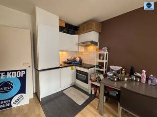 <p><span>GOED GELEGEN 1-SLAAPKAMER APPARTEMENT IN DE NABIJHEID VAN OPENBAAR VERVOER</span></p><p><span> Vraagprijs : 189.000 euro</span></p><p><span> </span></p><p><span>Dit appartement is zeer goed gelegen in de nabijheid van openbaar vervoer, scholen en winkels.</span></p><p><span> </span></p><p><span>Het appartement bevindt zich op de 2de verdieping. Lift aanwezig!!</span></p><p><span> </span></p><p><span>Het appartement heeft de volgende indeling : open keuken, eetruimte en living en een kleine bureauruimte. </span></p><p><span>Verder treft u nog de slaapkamer en badkamer met douche, lavabo en toilet.</span></p><p><span> </span></p><p><span>Er is een klein balkon aanwezig aan de achterkant van het gebouw.</span></p><p><span> </span></p><p><span>Het appartement wordt verwarmd met elektriciteit en beschikt over dubbele beglazing in het hout.</span></p><p><span> </span></p><p><span>Wordt momenteel verhuurd.</span></p><p><span> </span></p><p><span>Voor info of bezoek bel : 0472/29.25.04 of stuur een email naar louis@svena.be</span></p><p><span> </span></p><p><span>Deze gegevens zijn louter informatief en wij kunnen niet aansprakelijk gesteld worden voor eventuele onjuistheden. </span></p><p><span>De bewoonbare oppervlakte is slechts indicatief.</span></p><p><span> </span></p><p><span> </span></p>